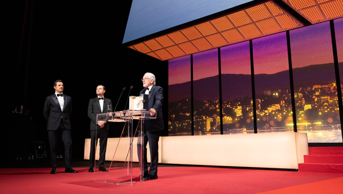 "Leonardo DiCaprio presents the Honorary Palme d’Or to Robert De Niro" - photo credit Amelie Canon